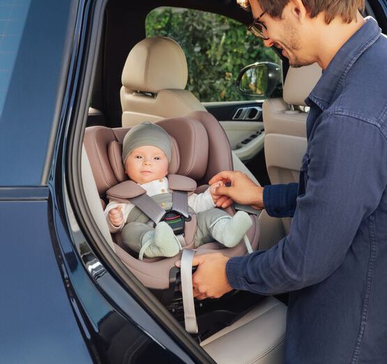 360 rotation of the Britax Römer SWIVEL 2